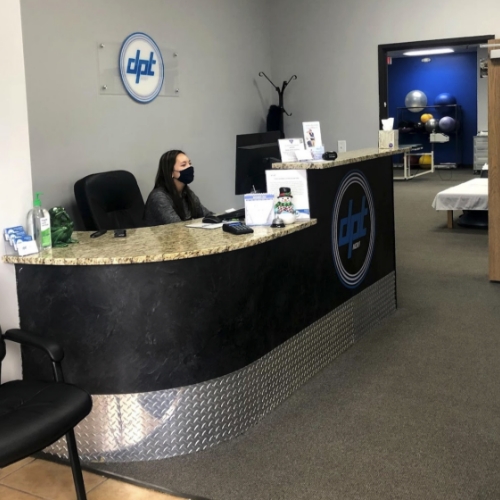 Gallery-front-desk-clinic-novi-dpt-detroit-livonia-novi-mi