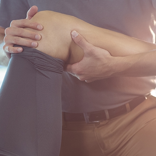 physical-therapy-clinic-knee-pain-relie-fnovi-dpt-detroit-livonia-novi-mi