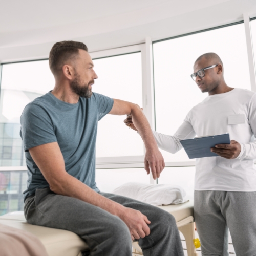 physical-therapy-clinic-upper-extremity-pain-relief-novi-dpt-detroit-livonia-novi-mi